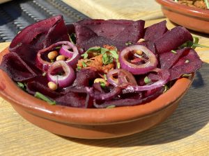 Bietencarpacciowrap met sojaspread, mesclun, pijnboompitten en ui 8 st (vegan)