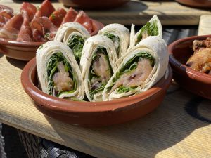 Zalmwrap met roomkaas, rucola en ui 8 stk